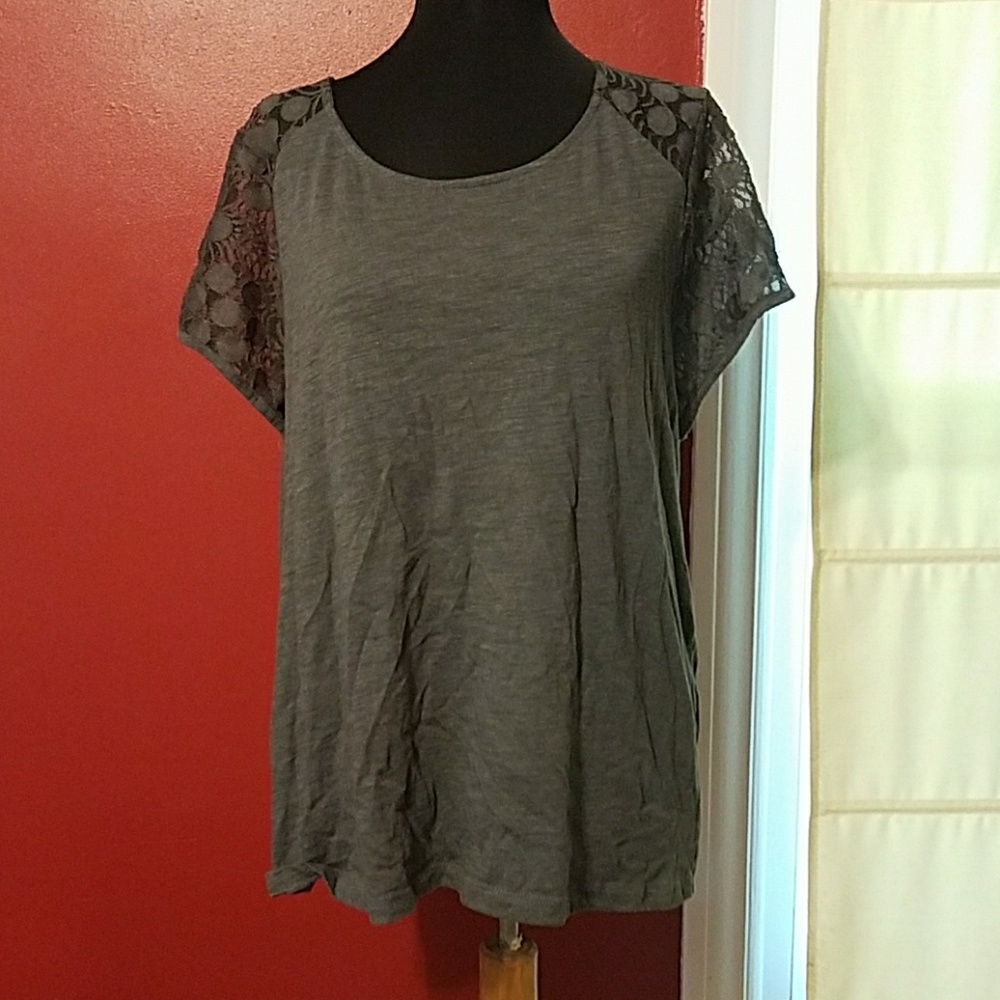Gap lace tshirt size xl